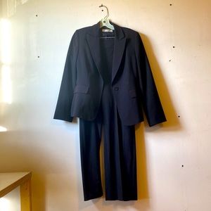 Tahari by Arthur Levine Black Pantsuit